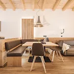 Mo's Apartment